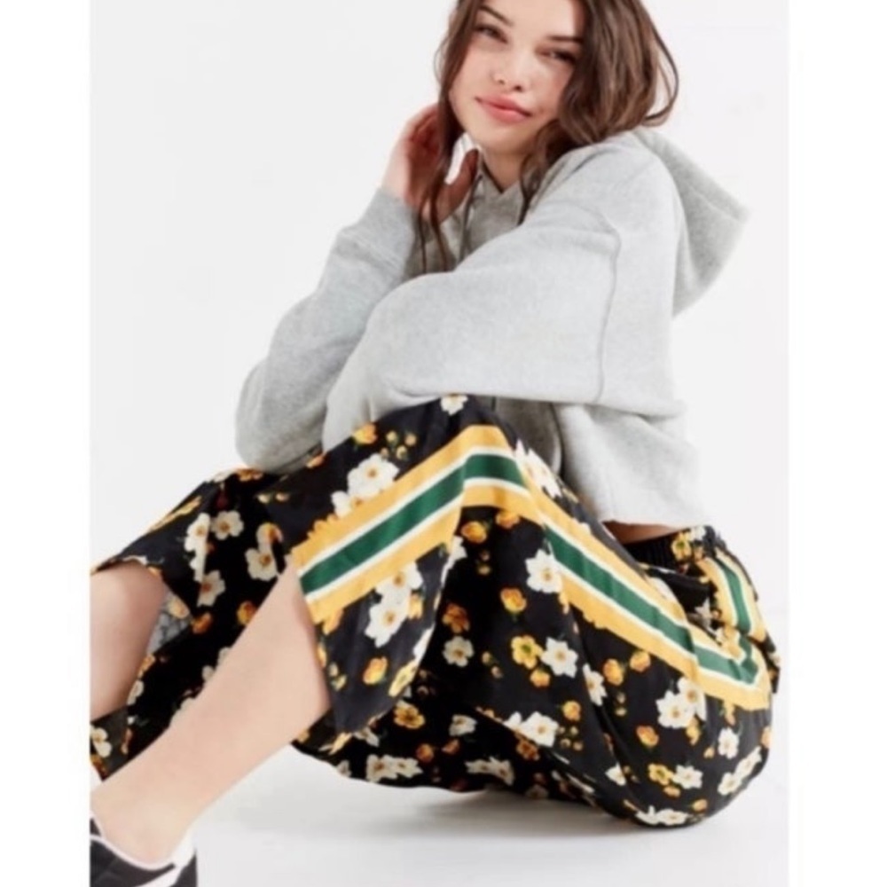 Urban Outfitters by free people Side Striped Satin flower wide leg Track Pants - Picture 6 of 10